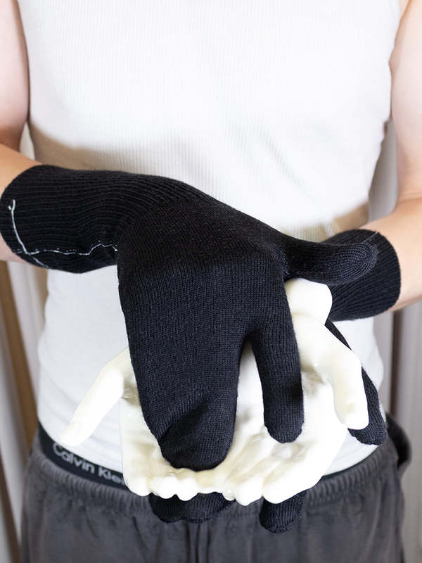 MM6 Maison Margiela Tabi Gloves - Black | Garmentory