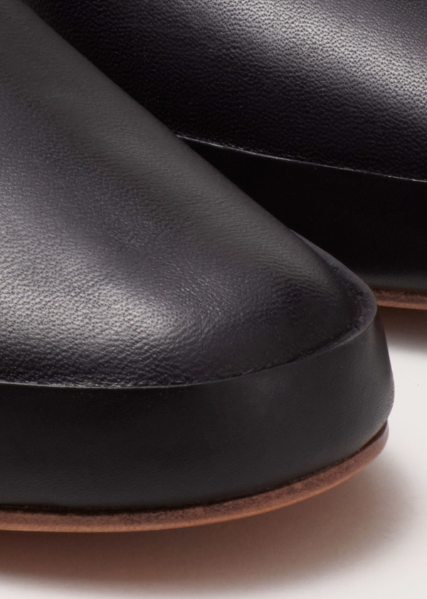 FEIT Hand Sewn Court - Black