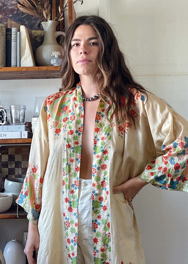 ジャケット・アウター 1920s Floral Pongee Silk Robe Vintage 1920s Floral Pongee Silk Robe - Raleigh Vintage
