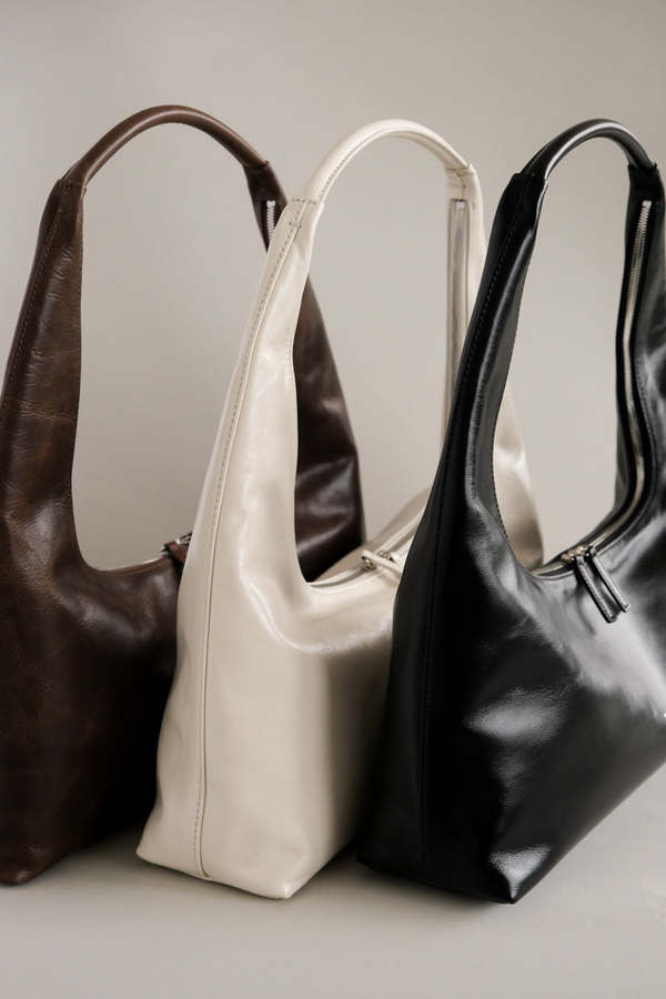 【MARGE SHERWOOD】 HOBO LARGE ★送料関税込み★ Marge Sherwood Hobo shoulder bag glossy black crinkle | Pipe