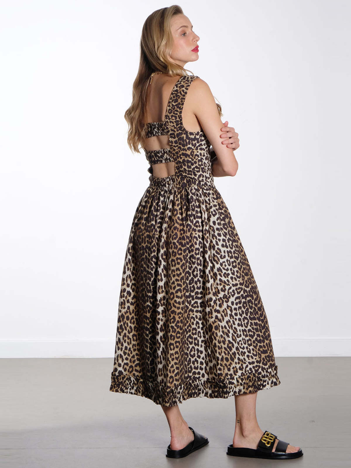 【GANNI】PRINTED COTTON MIDI STRAP SMOCK DRESS ワンピース Ganni Cotton Midi Strap Smock Dress - Leopard Print | Garmentory