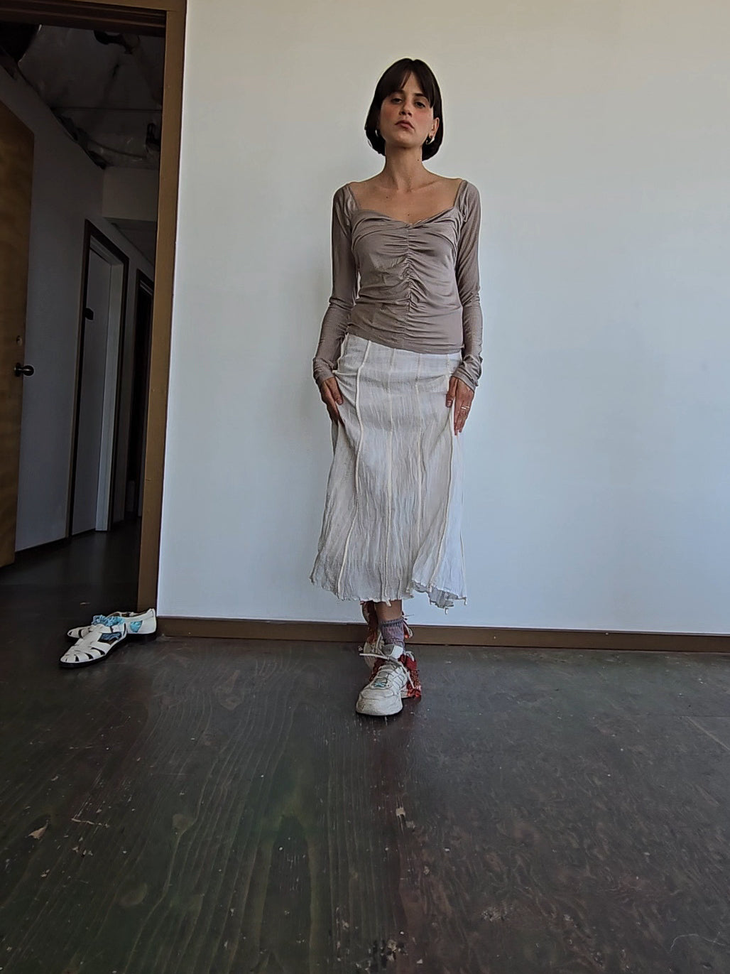 美品 deres 完売Nina/squeeze linen skirt サンド Nina / squeeze linen skirt (sand/carbon/cloud) – deres.online