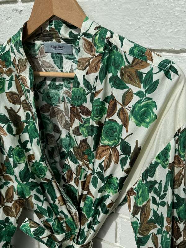 rachel green kimono dress Comey - Floral jennifer aniston green dress
