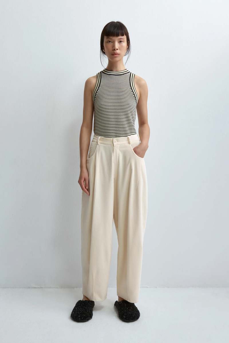 Cordera Corduroy Baggy Pants in Moss