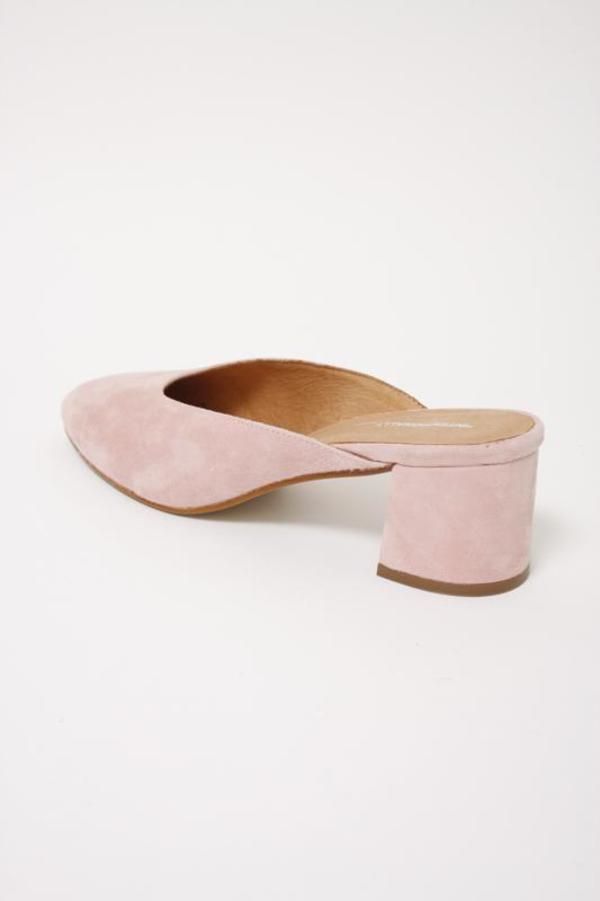 Intentionally Blank Daisy Mules Intentionally Blank Daisy Mules