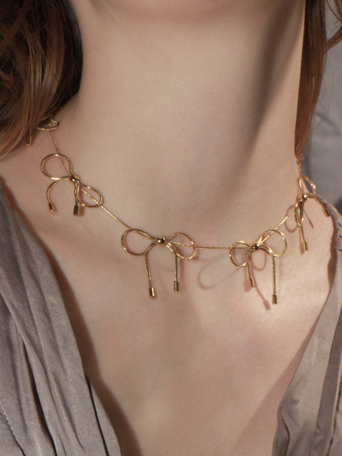 BOW-NECKLACE---GOLD-