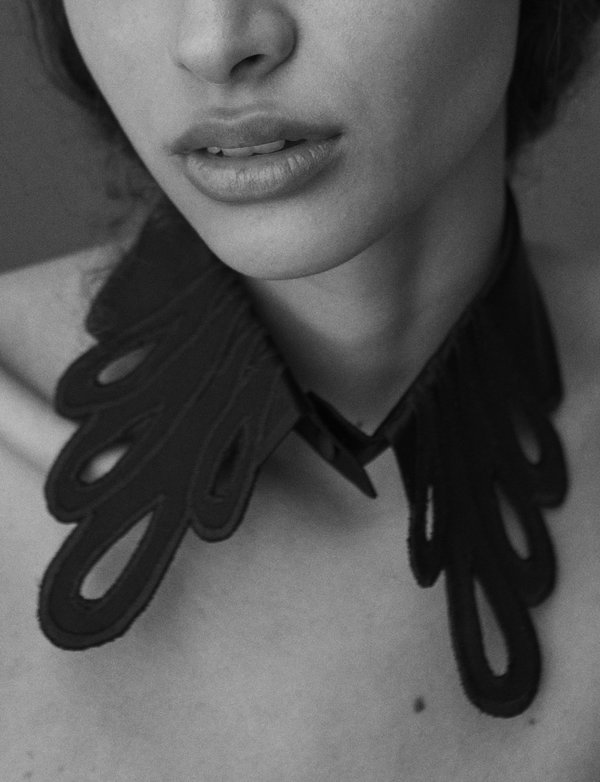 K M by L A N G E SPARTAK BLACK VISCOSE RISHELIE COLLAR