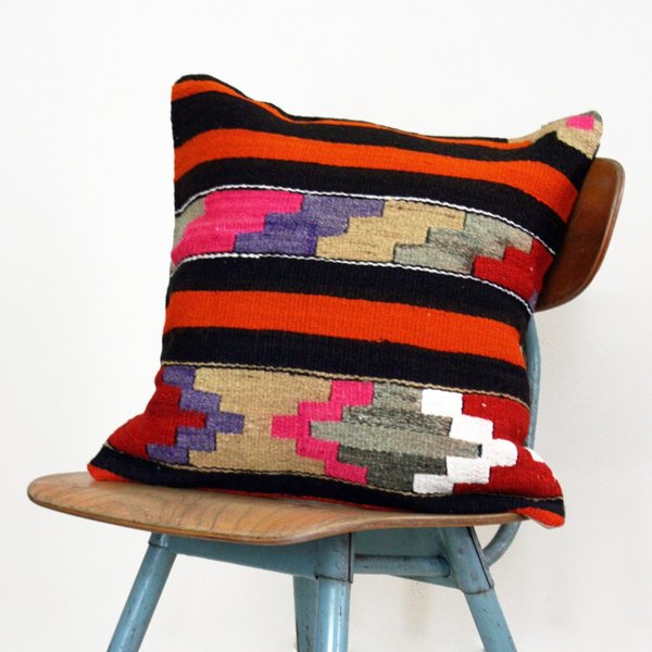 Akila Vintage Kilim Pillow Cover Akila Vintage Kilim Pillow Cover