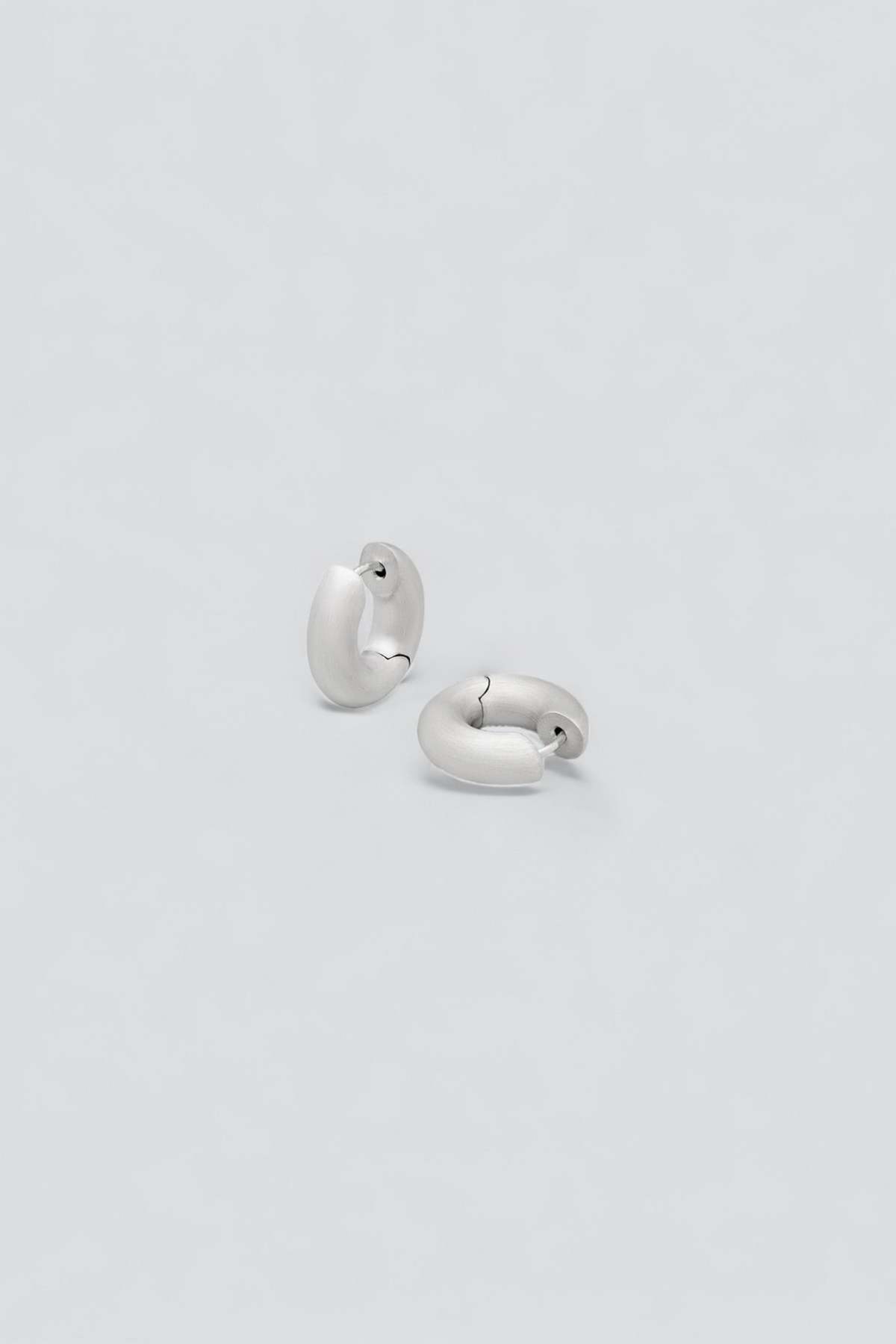 Tom Wood Satin Small Chunky Hoops - Silver | Garmentory