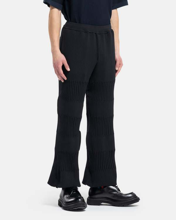 パンツ CFCL FLUTED STRAIGHT PANTS 3 CFCL Fluted Straight Pants - Black | Garmentory