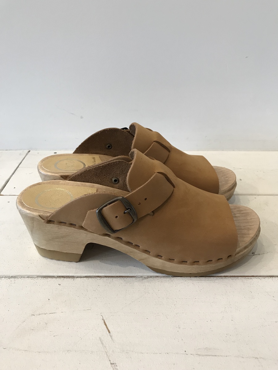 No.6 Sadie Clog On Mid Heel - Image 2 of 4