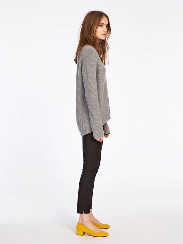 Samsoe & Samsoe Zera-V Knit in Grey Samsoe & Samsoe Zera-V Knit in Grey