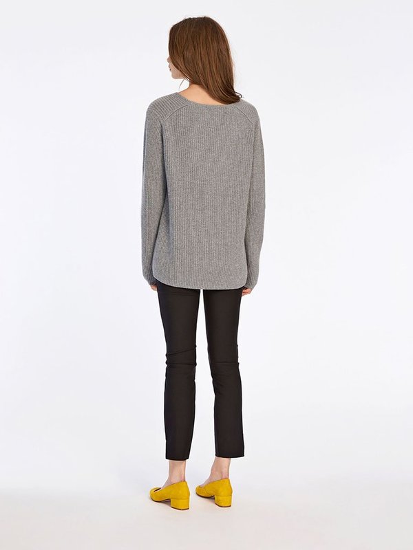 Samsoe & Samsoe Zera-V Knit in Grey Samsoe & Samsoe Zera-V Knit in Grey