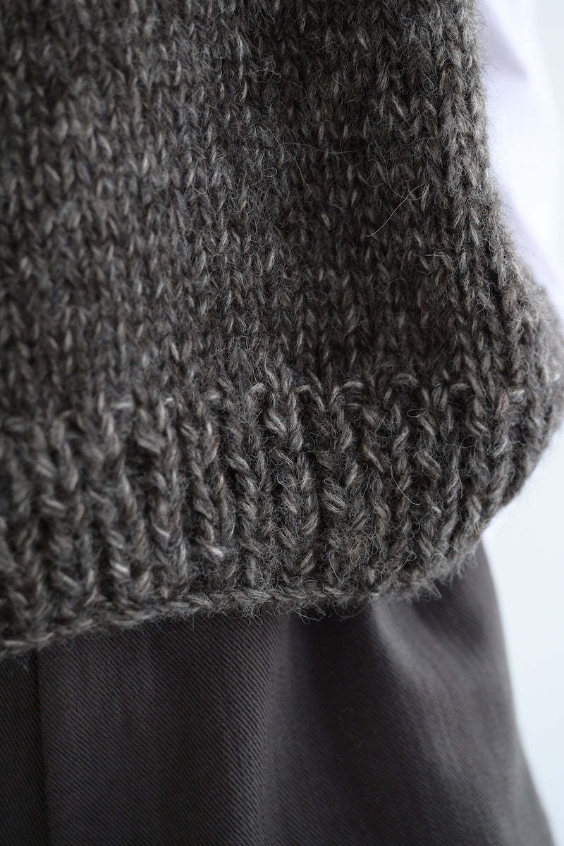 ALBUM DI FAMIGLIA】 KNITTED VEST Album di Famiglia Handknit Vest