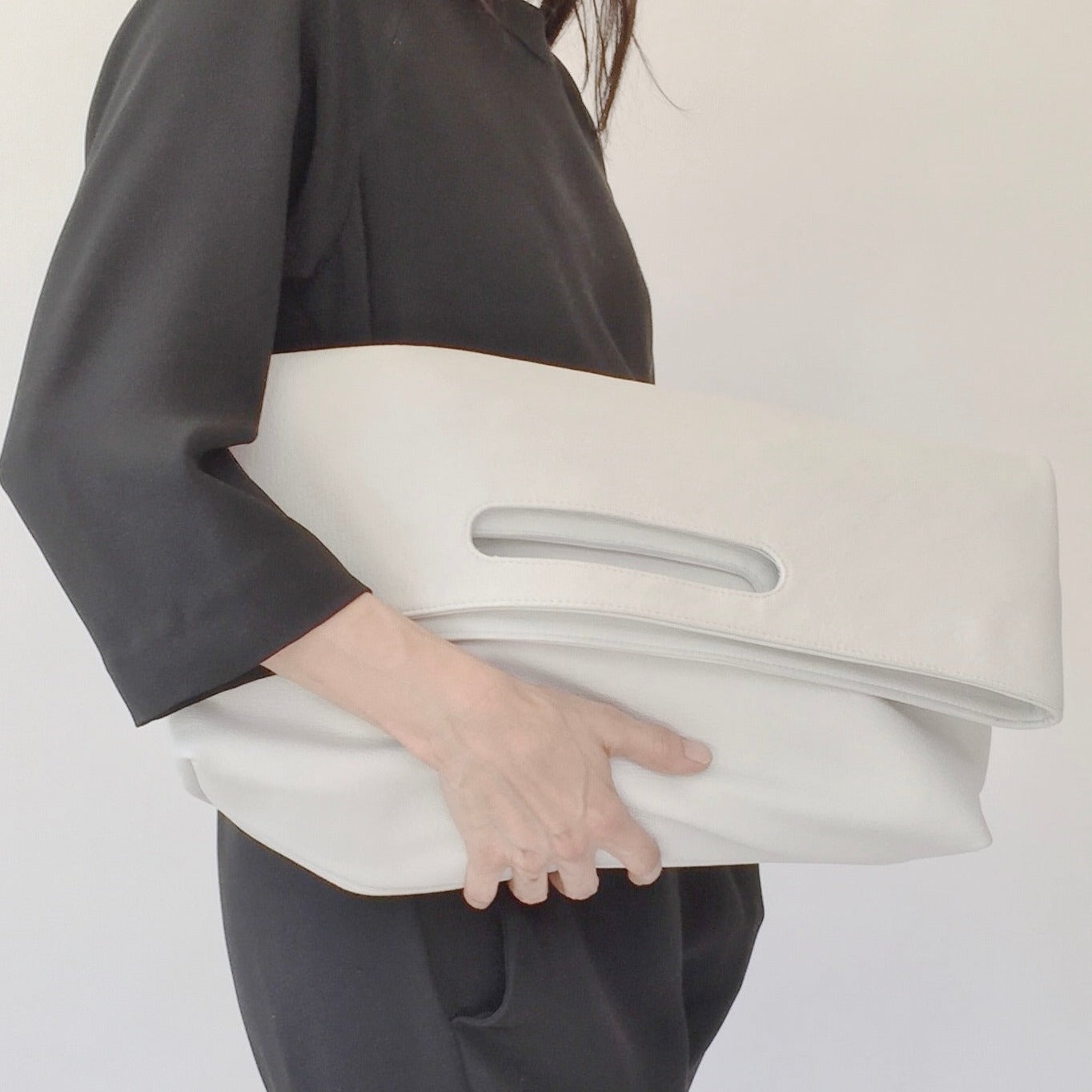 バッグ MODERN WEAVING SLOUCH FOLDOVER CLUCH BAG Modern Weaving Slouch Foldover Clutch - Optic | Garmentory