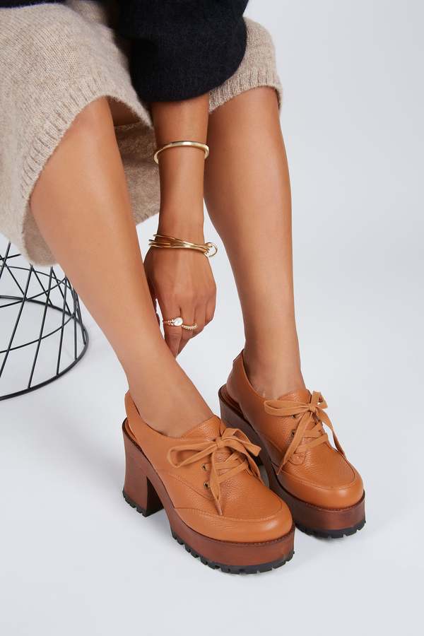 "INTENTIONALLY __________."HOBBY PLATFORM CLOG - WHISKEY/BLACK