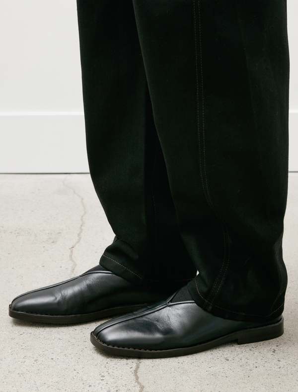 Lemaire Flat Piped Slippers - Black | Garmentory