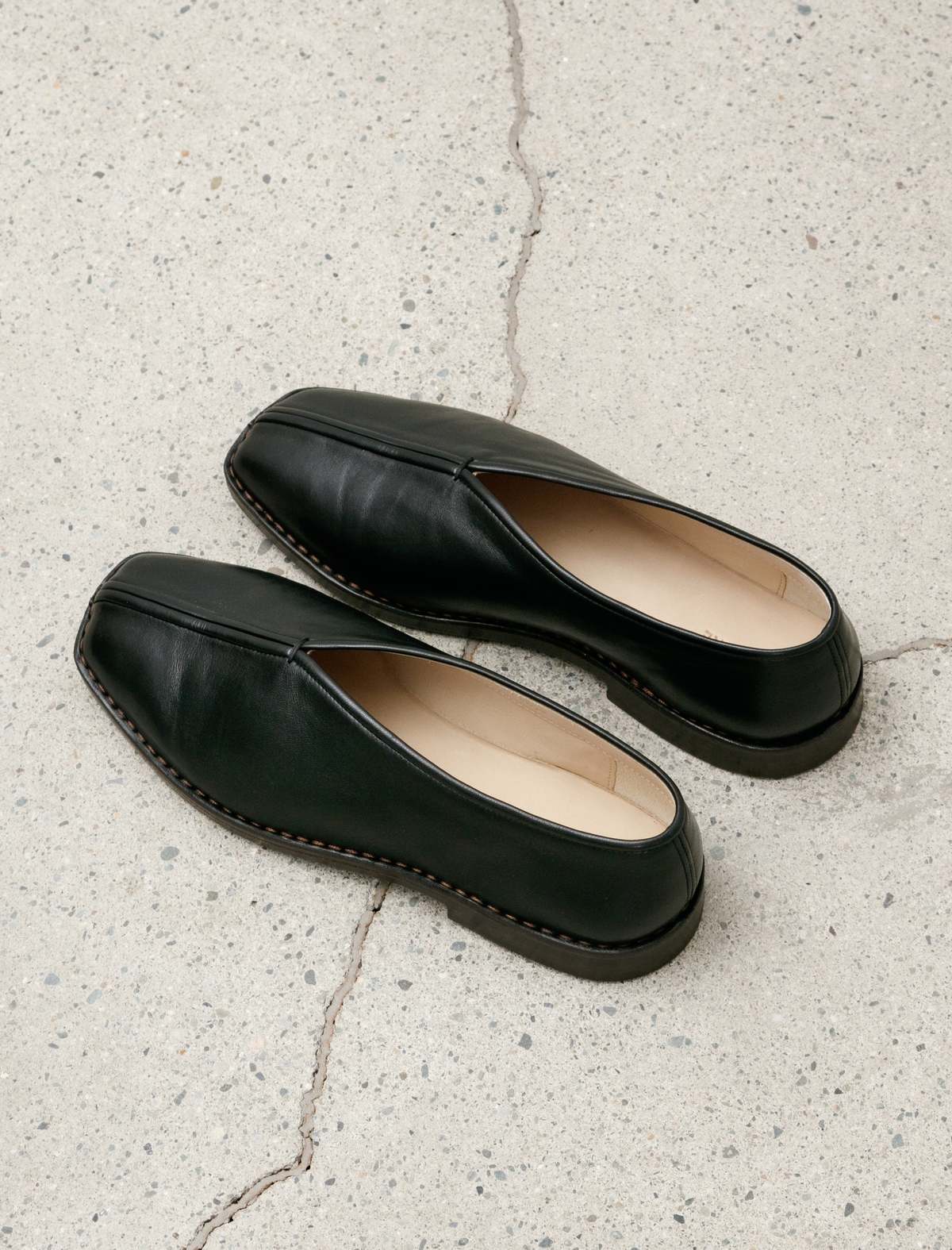 Lemaire Flat Piped Slippers - Black | Garmentory
