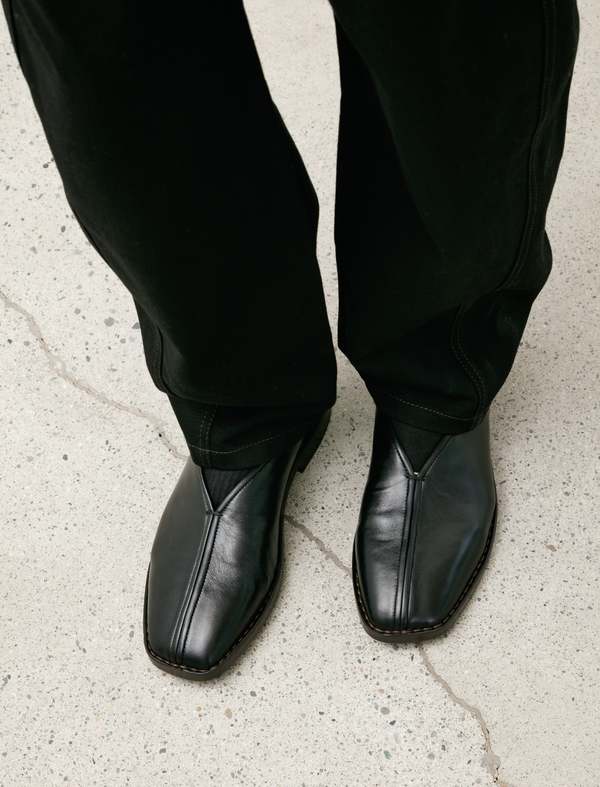 Lemaire Flat Piped Slippers - Black | Garmentory