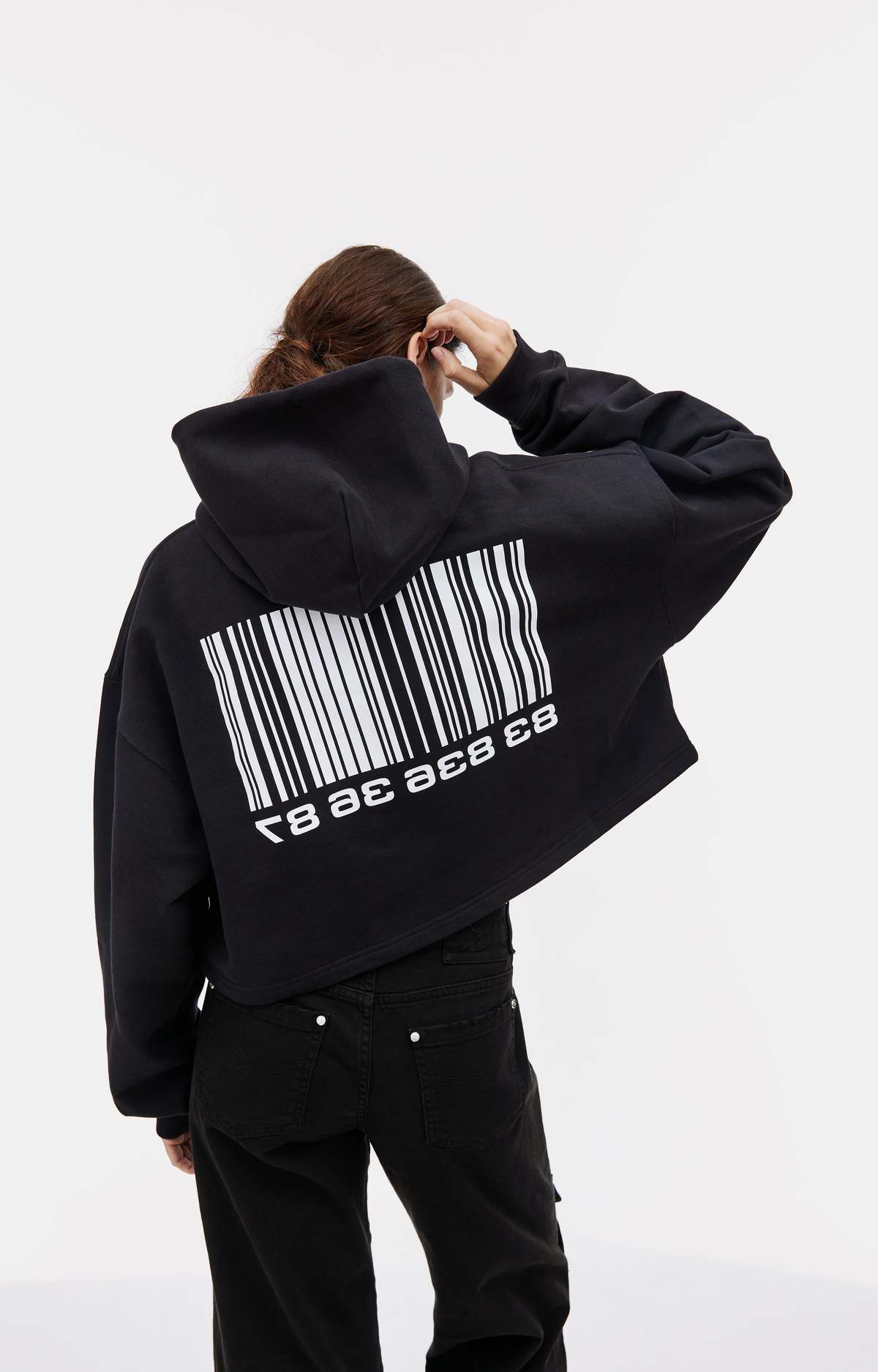 VTMNTS Cropped Hoodie with Barcode Print sweater - black