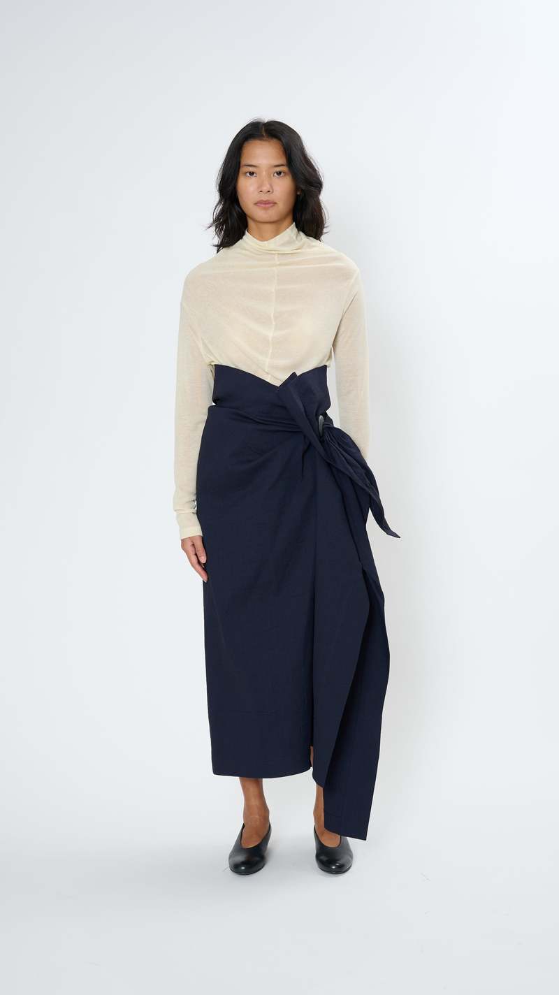 スカート ISSEY MIYAKE Woman Skirt Navy IM46KG815 79 Issey Miyake Enclothe Skirt - Midnight Navy | Garmentory