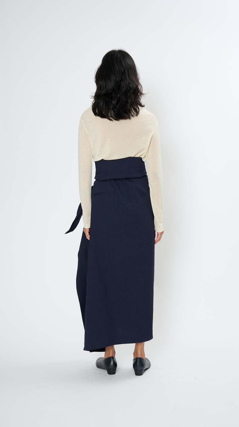 スカート ISSEYMIYAKE NUANNCE BEFOREMIDNIGHT Issey Miyake Enclothe Skirt - Midnight Navy | Garmentory
