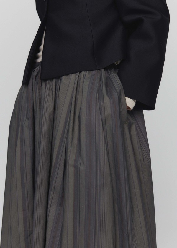 【AMOMENTO】24fw STRIPE LAYERED SKIRT AMOMENTO Layered Skirt - Grey Stripe | Garmentory