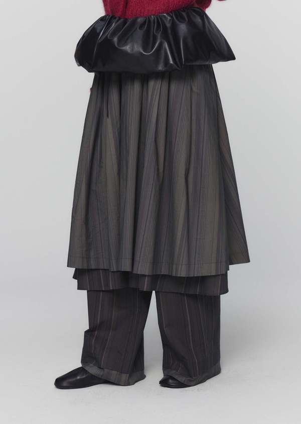 【AMOMENTO】24fw STRIPE LAYERED SKIRT AMOMENTO Layered Skirt - Grey Stripe | Garmentory