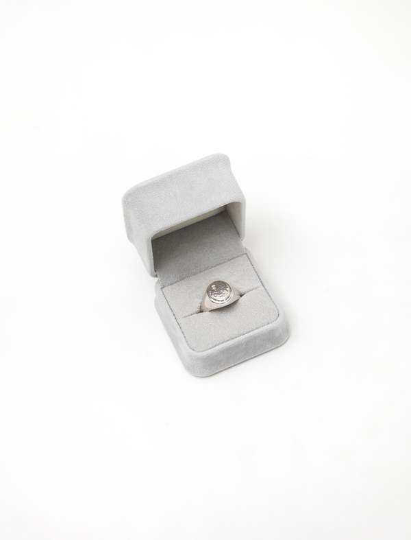 Bunney Mens Oval Signet Hammered Ring - Silver | Garmentory