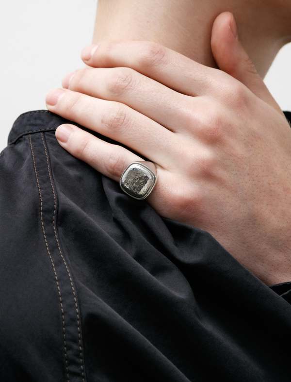 BUNNEY Hammered Signet Ring