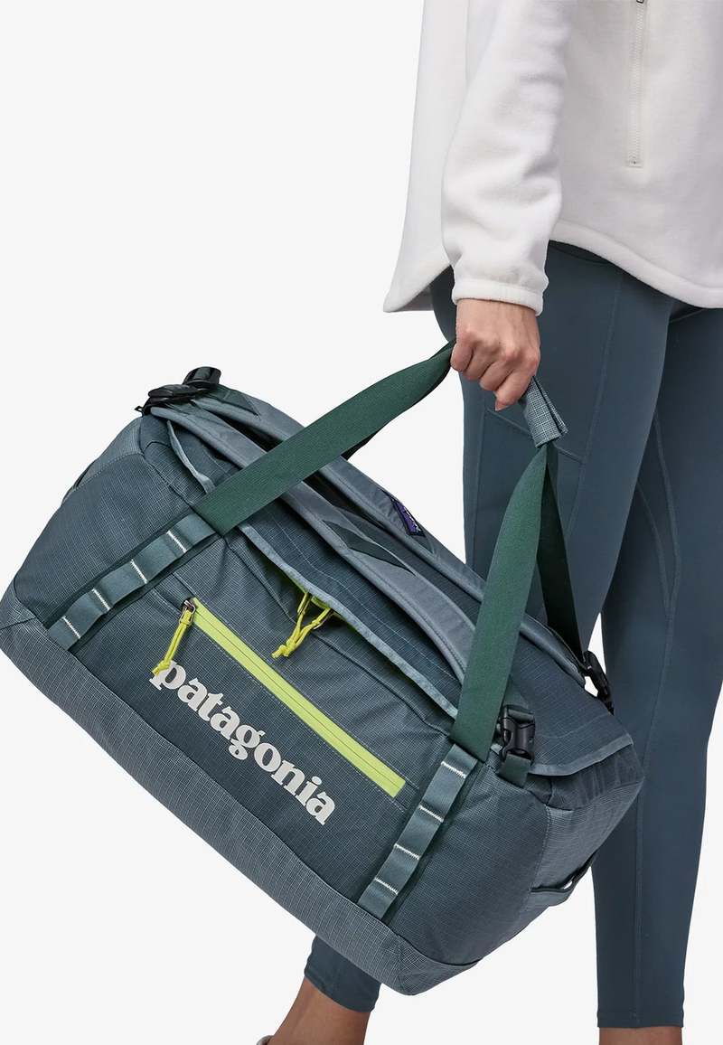 nouveau green patagonia black hole Duffel Adjustable shoulder straps allow you to adapt the backpack perfectly to your needs and distribute the weight evenly Patagonia Black Hole 70L Duffel