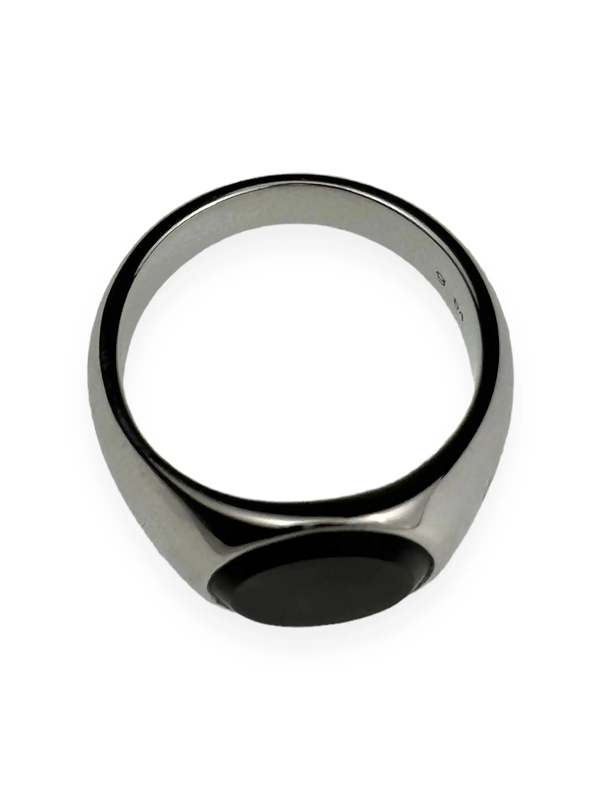 Tom Wood BLACK ONYX OVAL SIGNET RING - SILVER | Garmentory
