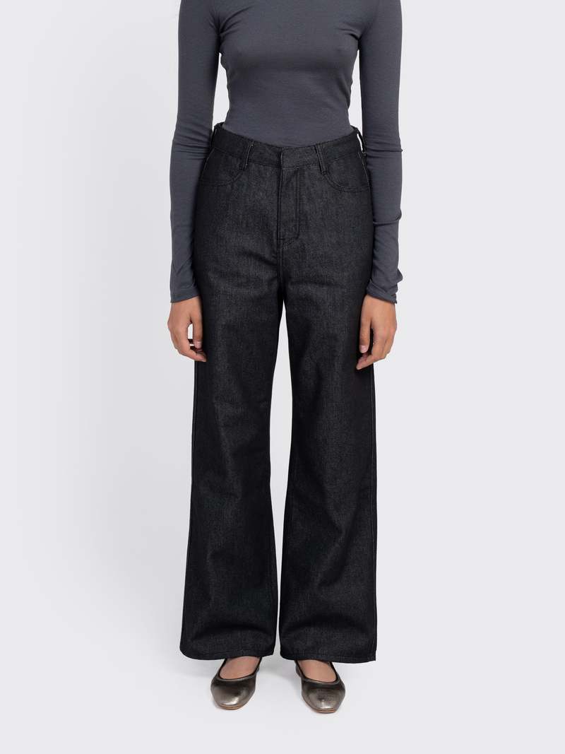 【AMOMENTO】24fw COLORED STRAIGHT FIT DENIM AMOMENTO Colored Straight Fit Denim - Black | Garmentory