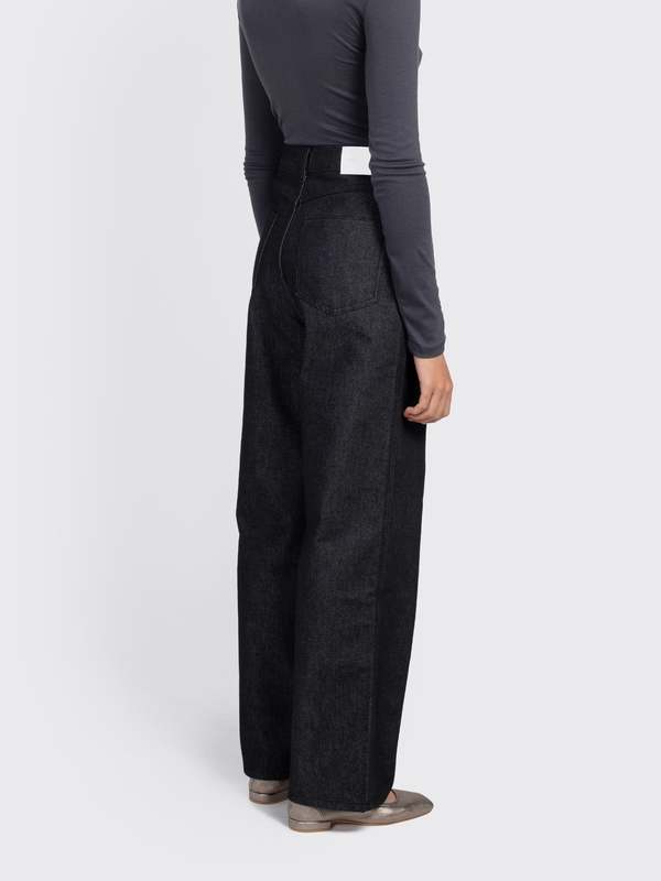 AMOMENTO Colored Straight Fit Denim - Black | Garmentory
