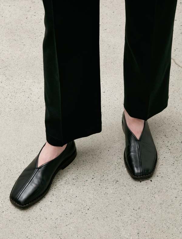 靴 LEMAIRE FLAT PIPED SLIPPER 42 Lemaire Flat Piped Slippers - Black | Garmentory