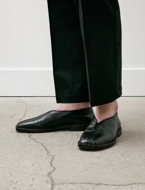 Lemaire Flat Piped Slippers - Black | Garmentory