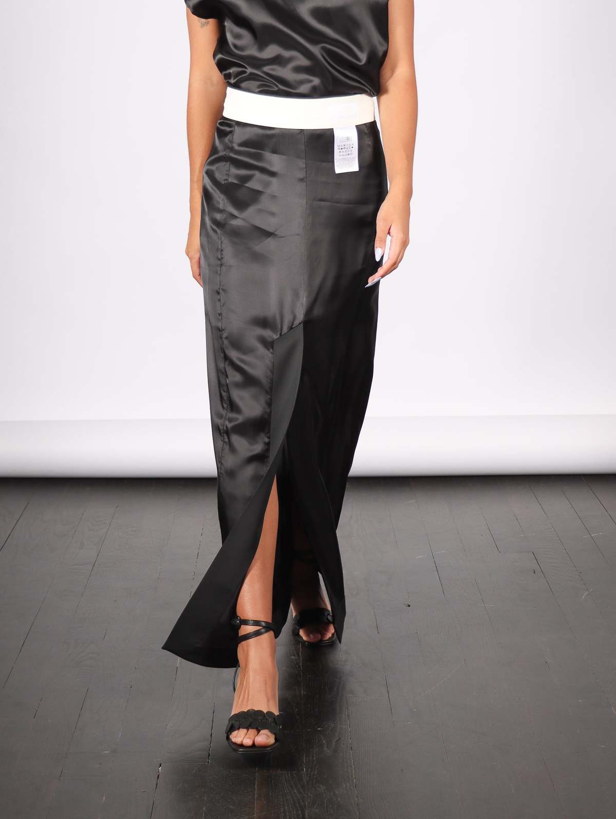 スカート Maison Margiela SS25 LONG SKIRT (S51MI0002 S54042 114) Maison Margiela: Women's Long Skirt (Beige 114) | DSMS E-SHOP