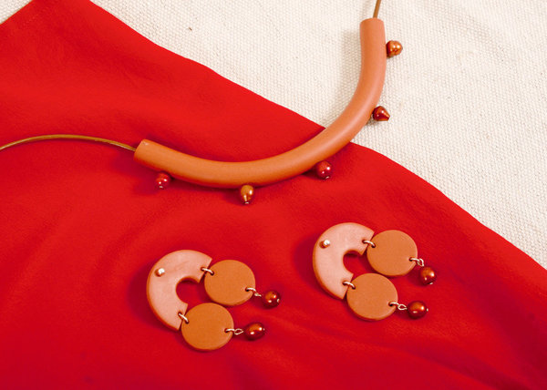 Surface Handmade Five Pearl Cylinder Necklace Surface Handmade Five Pearl Cylinder Necklace