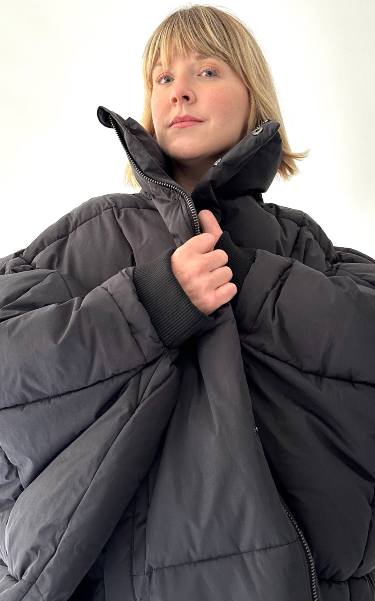 HENRIK VIBSKOV 綿ナイロン ジャケット黒 Henrik Vibskov │ AW24 Duvet Coat in Black │ Henrik Vibskov Boutique