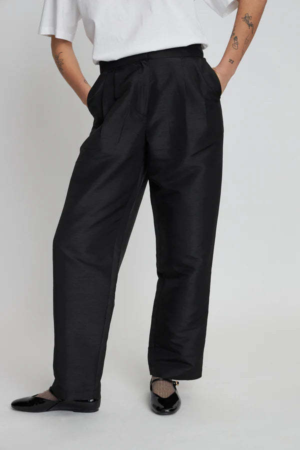 Stella Nova  Crispy Pleated Pant - Black