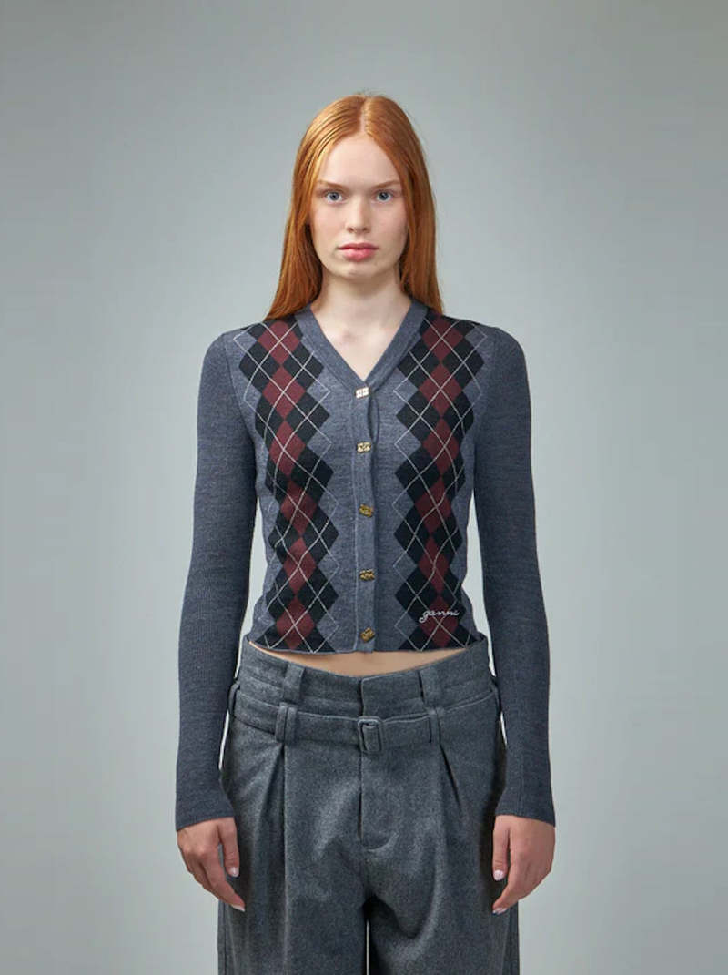 GANNI ガニー カーディガン Fine Merino Jacquard Cardigan K2284 レディース ロゴ アーガイル柄 ニット ウール Vネック 523/Frost-Gray 楽天市場】GANNI ガニー カーディガン Logo Wool Mix Cardigan