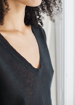 Line Knitwear Avery V-Neck - Caviar Line Knitwear Avery V-Neck - Caviar