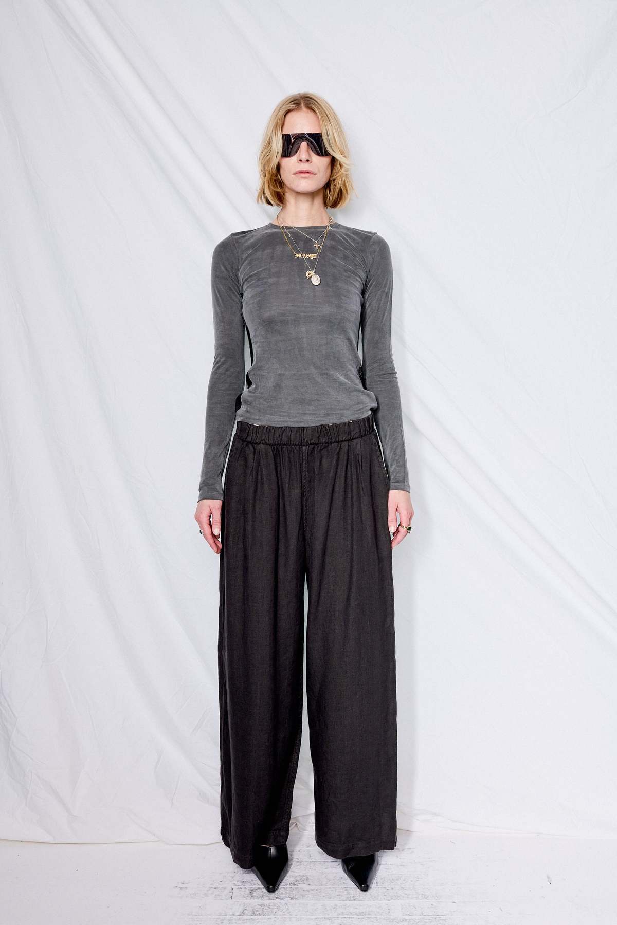 【OUR LEGACY】(W)SUPER SLIM LONGSLEEVE Dark Grey Lace Cupro Our Legacy - Super Slim Longsleeve Dark Grey Lace Cupro. 100