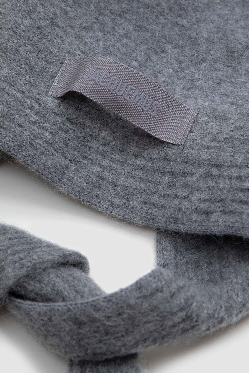 JACQUEMUS（ジャクムス） Le Chale Gros Grain JACQUEMUS Le Chale Gros Grain in Dark Grey | FWRD