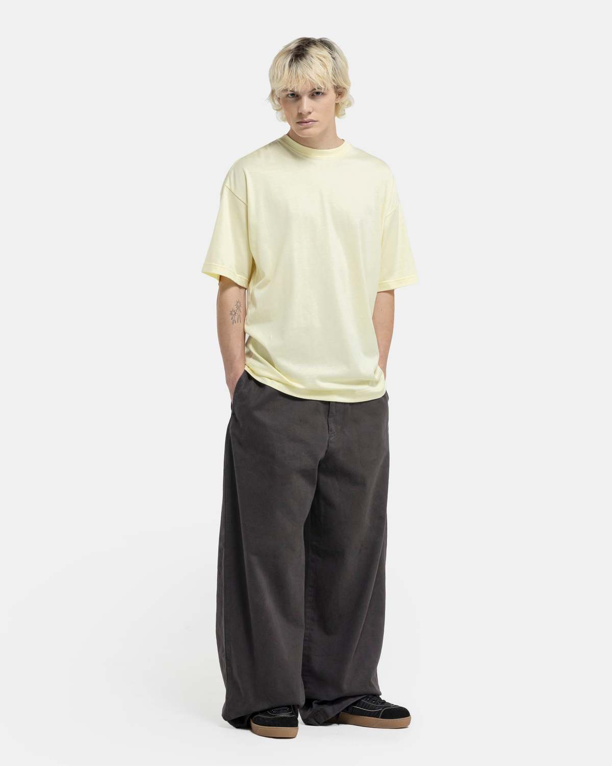 HOMME PLISSE Tシャツ・カットソー 黄 2026324O0039 HOMME PLISSÉ ISSEY MIYAKE: Yellow Kite T-shirt | SSENSE Canada