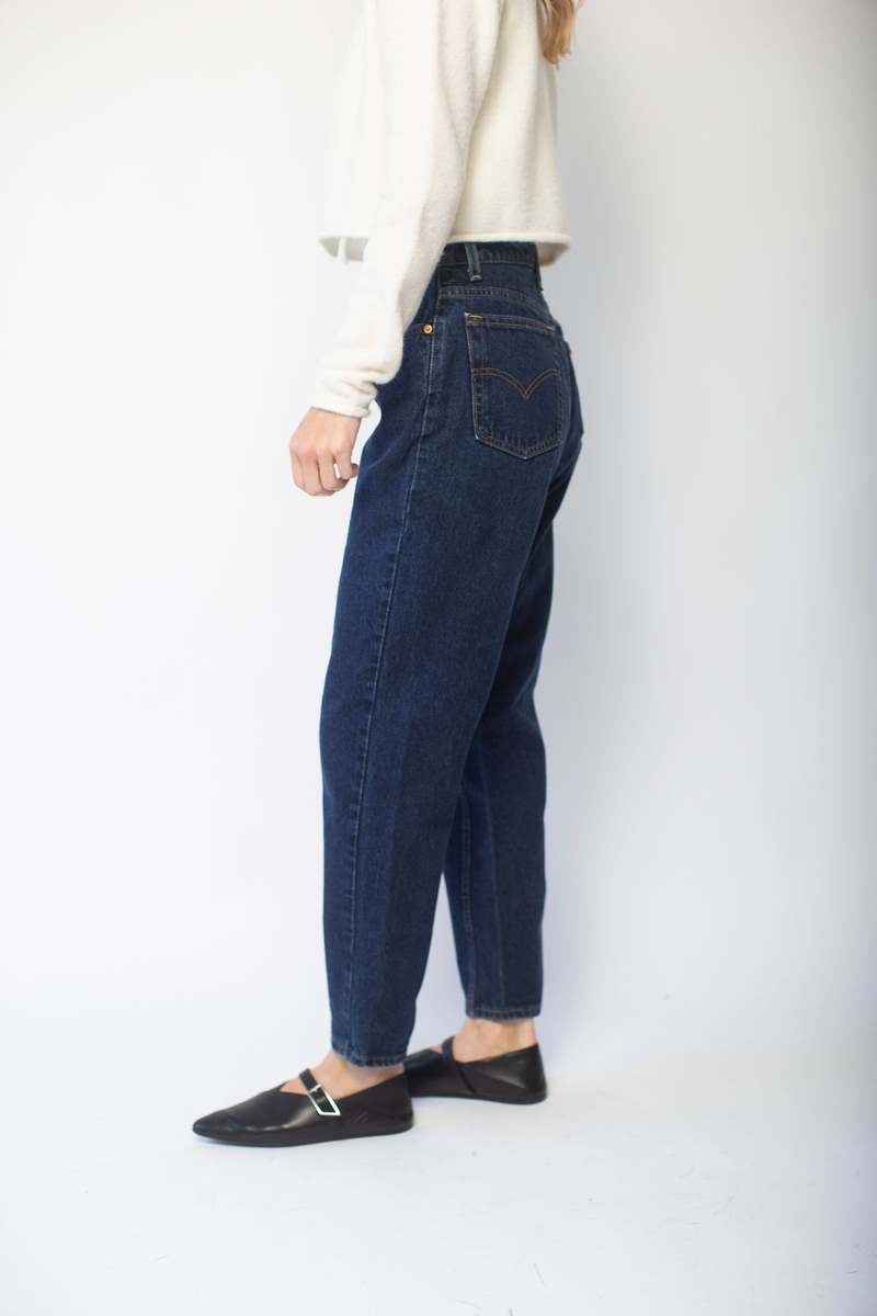Vintage High Rise Levis 551 - Blue