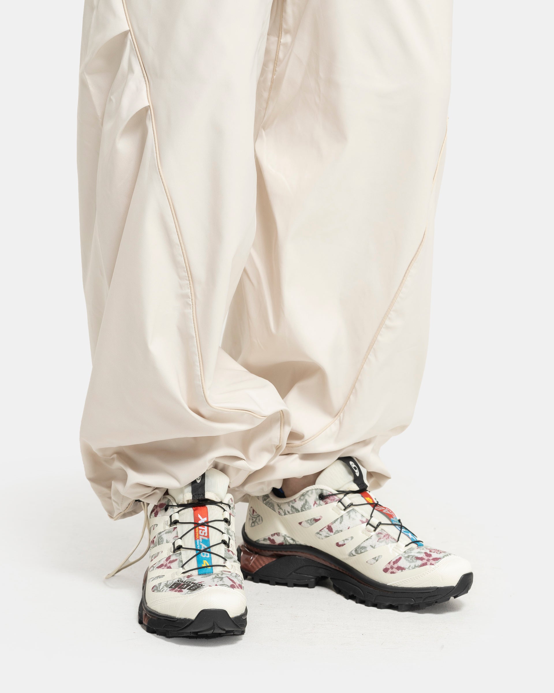 SALOMON XT 4 OG NEEDLEPOINT Sneakers - Vanilla Ice/Black