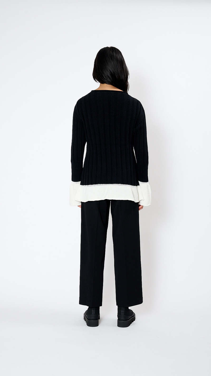 Tシャツ・カットソー ISSEY MIYAKE 'Behind The Scenes' sweater (IM48KN293 15) Issey Miyake Behind The Scenes Top - Black | Garmentory