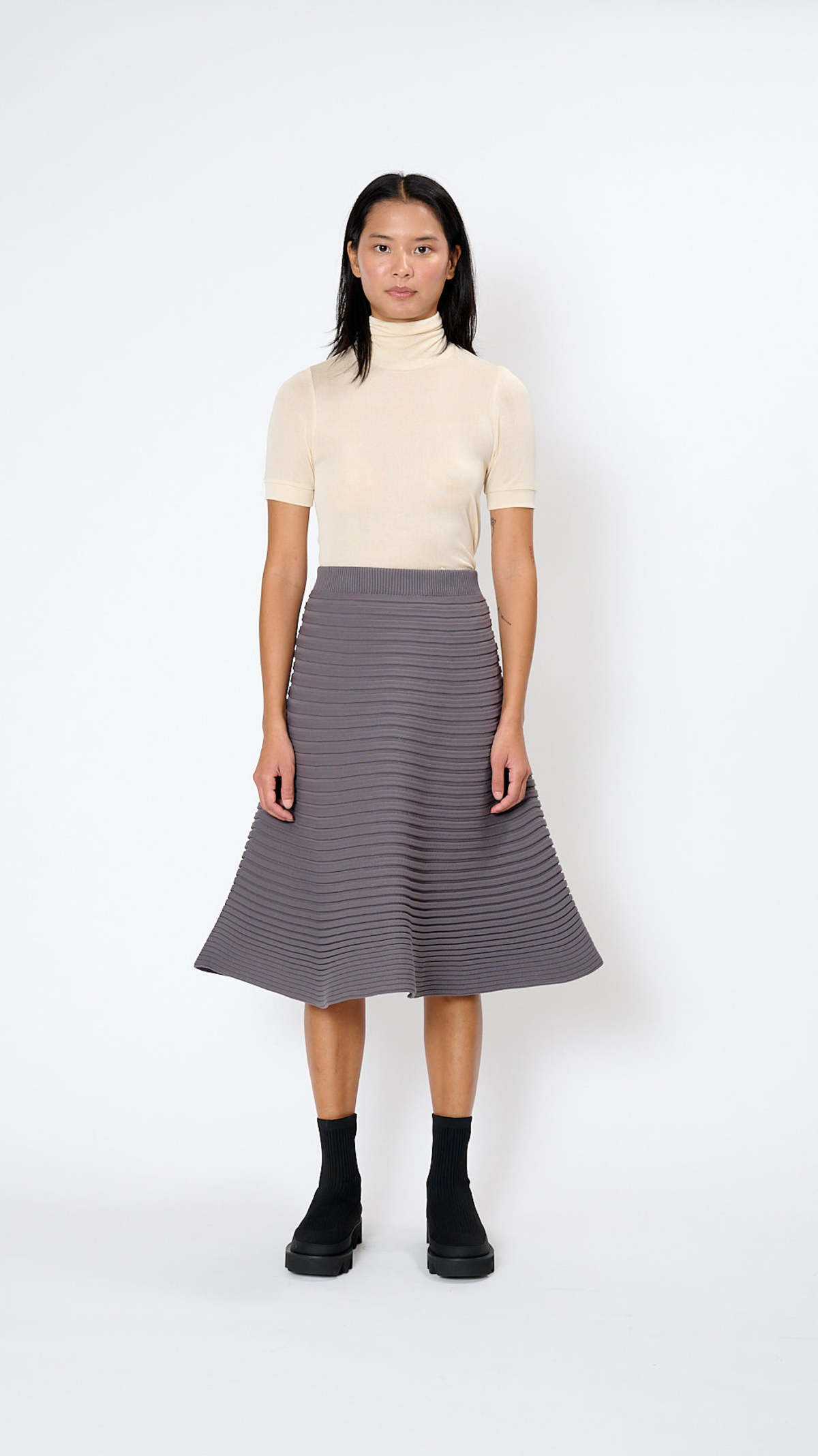Remiza　WAVE PLEATS KNIT SKIRT Pleated Knit Skirt – Black – Blue Illusion