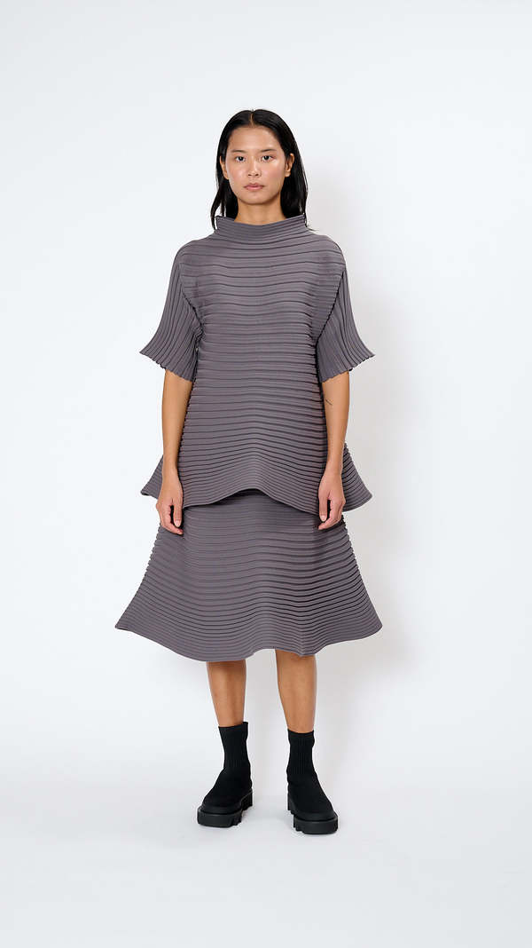 ISSEY MIYAKE COLUMN KNIT GRAY トップ Pleats Please by Issey Miyake Bounce Knit Top - Gray | Garmentory